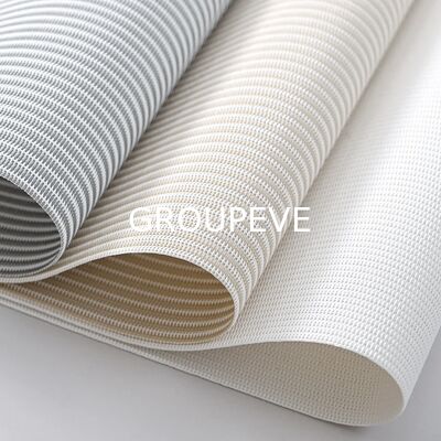 Un buen precio. 70% de PVC 30% de poliéster recubierto a prueba de fuego Tejido impermeable para protector solar para persianas en línea